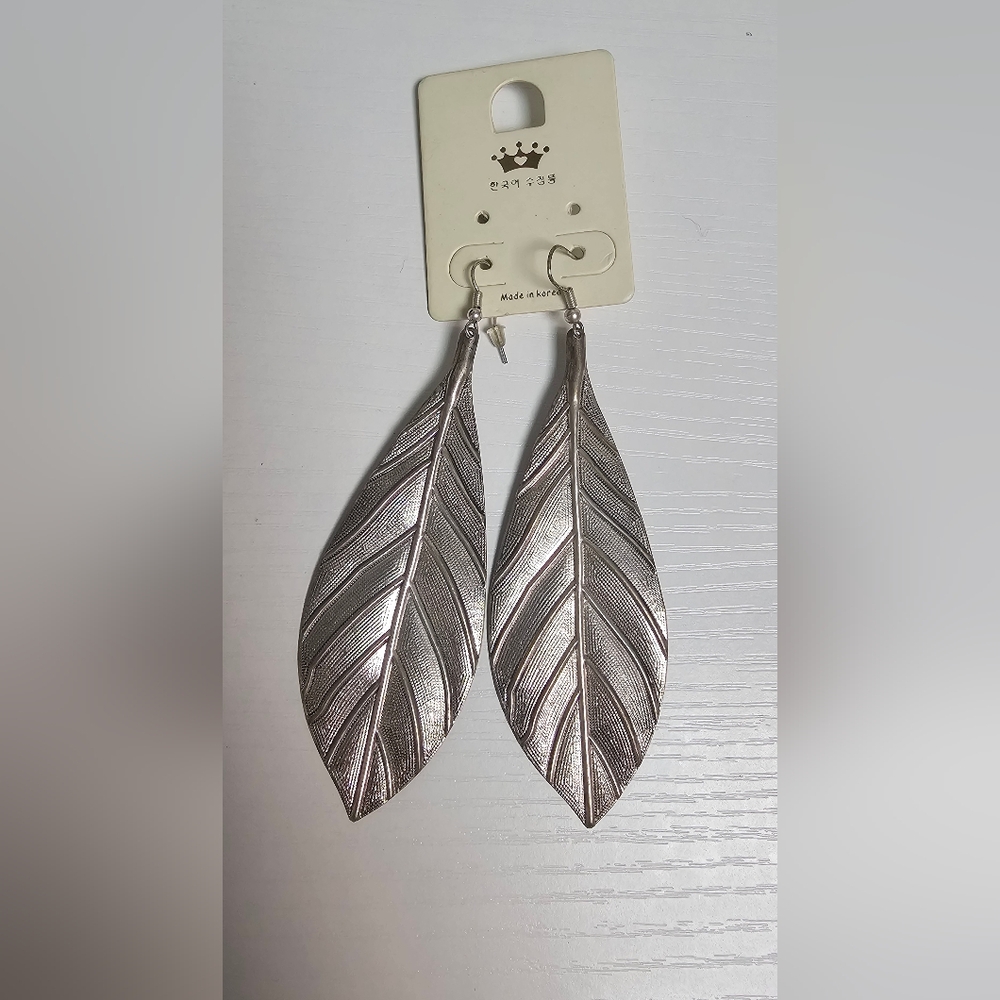 Elegant Silver Leaf Earrings‎